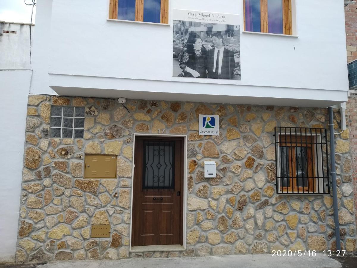 Casa Miguel Y Petra Villa Peal De Becerro Dış mekan fotoğraf